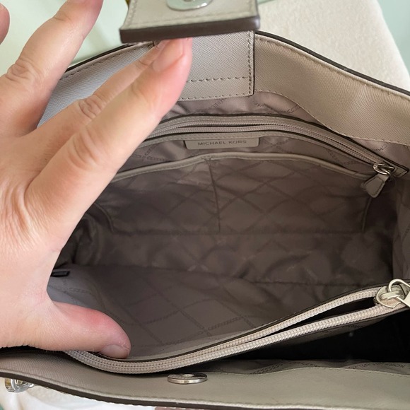 MICHAEL KORS MK Womens Shoulder Tote Bag Chain Strap Pebbled Leather Taupe - Picture 12 of 13